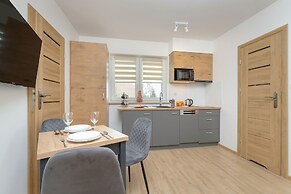 Boczna Apartment Near The Sea by Renters