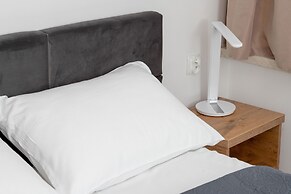 Apartment With Balcony Sea by Renters