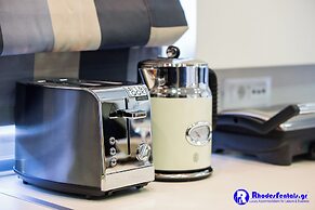 Rhodes Central Suite