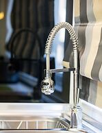 Rhodes Central Suite