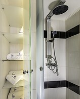 Rhodes Central Suite