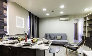 Rhodes Central Suite