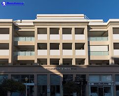 Rhodes Central Suite