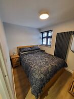 Town Centre Modern 1 Bed Self-contained Apartment