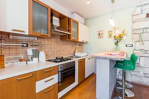 Dante Square Apartment