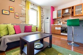 Dante Square Apartment