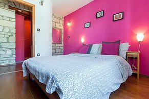 Dante Square Apartment