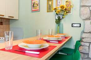 Dante Square Apartment