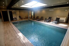 HISTOIRE D'Ô - LES PISCINES