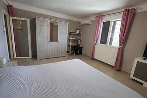 HISTOIRE D'Ô - LES PISCINES