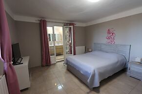 HISTOIRE D'Ô - LES PISCINES