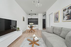 Stylish Apartment in Wroclaw by Renters
