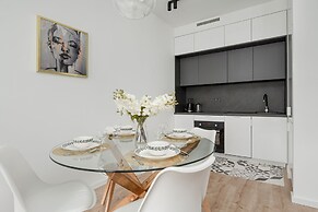 Stylish Apartment in Wroclaw by Renters
