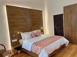 Crestmont Snow View Resort Ranikhet