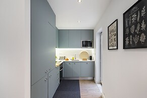 Urban Oasis Premium Location w AC