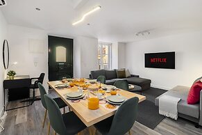 Urban Oasis Premium Location w AC