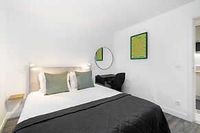 Urban Oasis Premium Location w AC