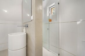 Urban Oasis Premium Location w AC