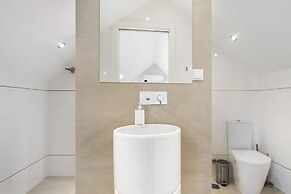 Urban Oasis Premium Location w AC