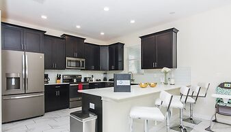 Fancy Family Home at Championsgate Chg101