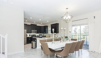 Fancy Family Home at Championsgate Chg101