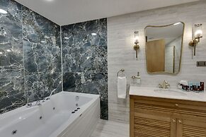 Silk Road Museum Hotel