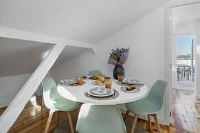 Brand new luxury apartment riverside