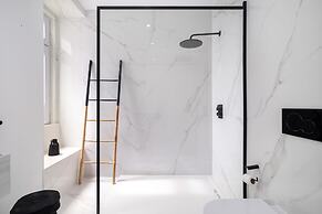 Brand new luxury apartment riverside