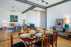 Brand new luxury apartment riverside