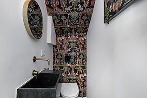 Brand new luxury apartment riverside