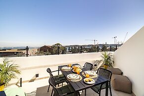 Brand new luxury apartment riverside