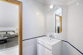 Sunset Views and Sea Breezes