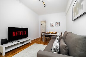 Peaceful Algés Family Home