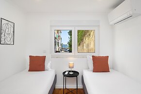 Peaceful Algés Family Home