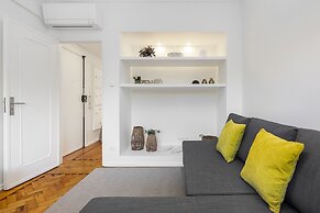 Peaceful Algés Family Home