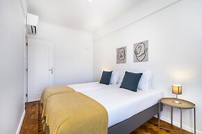 Peaceful Algés Family Home