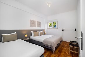 Peaceful Algés Family Home