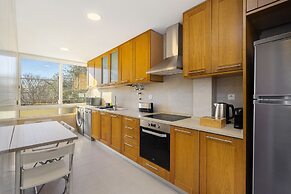 Peaceful Algés Family Home