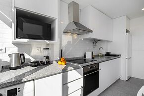 Peaceful Algés Family Home