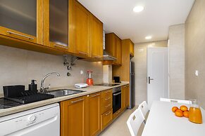 Peaceful Algés Family Home