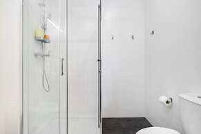 Peaceful Algés Family Home