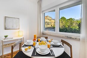 Peaceful Algés Family Home