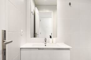 Peaceful Algés Family Home