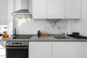 Peaceful Algés Family Home