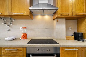 Peaceful Algés Family Home