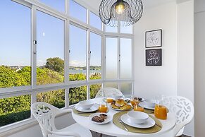 Peaceful Algés Family Home