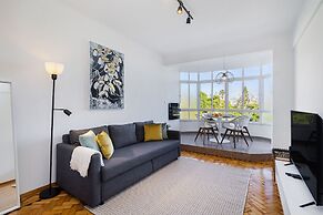 Peaceful Algés Family Home