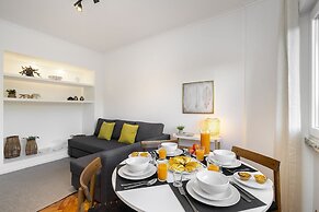 Peaceful Algés Family Home