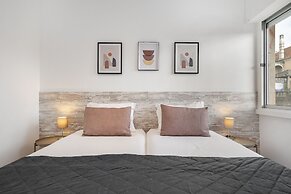 Peaceful Algés Family Home