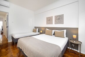 Peaceful Algés Family Home